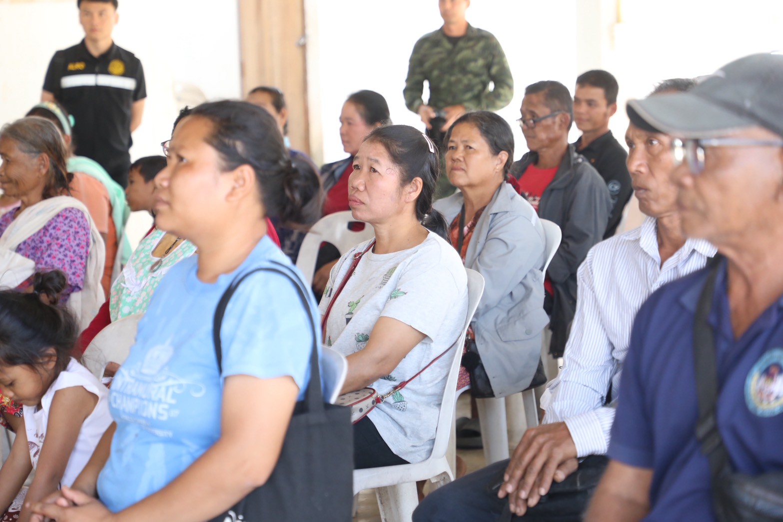 title - เลขาฯ ส.ป.ก. รุดให้กำลังใจพี่น้องเกษตรกรในเขตปฏิรูปที่ดินพื้นที่ชายแดนอุบลฯ ใกล้จุดสู้รบเพียง 7 กม.